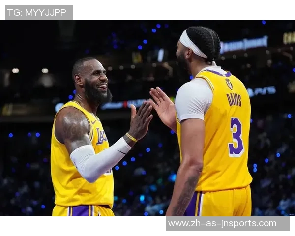 2019年12月25日热火与湖人圣诞大战回顾精彩瞬间与球星表现分析